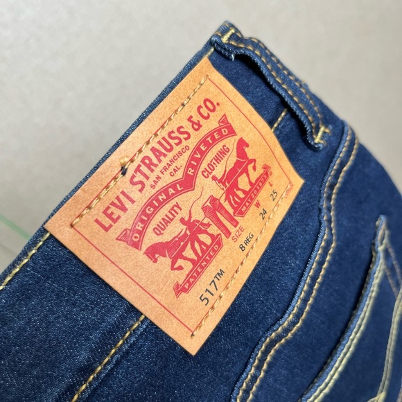 Levi's Girl Size 8 Classic Blue Boot Cut Jeans - Picture 5 of 7